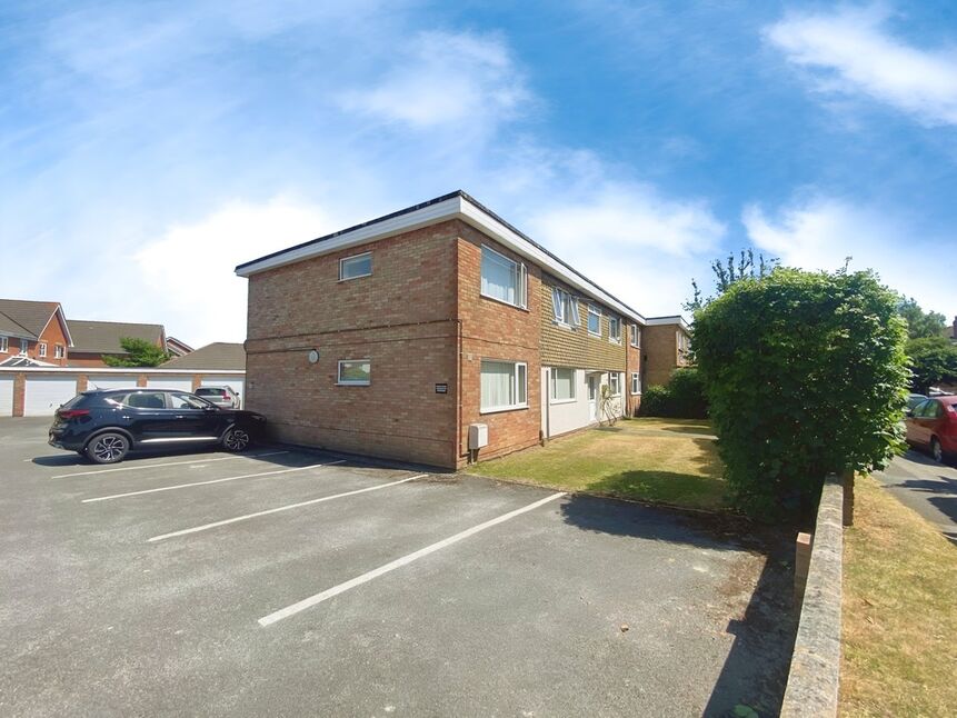 Main image of 2 bedroom Property to rent, Harley Court, Warsash, Southampton, SO31
