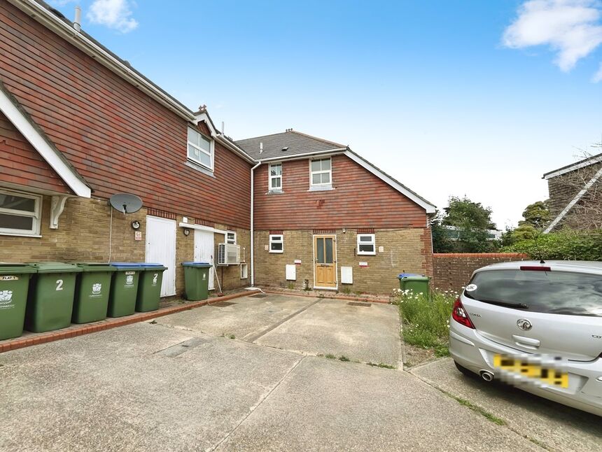 Main image of 2 bedroom  Property to rent, Warsash Road, Southampton, Hampshire, SO31