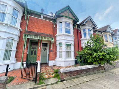 Wadham Road, 3 bedroom  Property to rent, £1,500 pcm