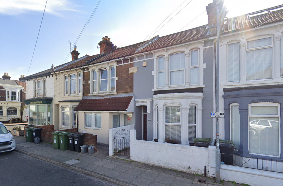 Main image of 2 bedroom Property to rent, Fawcett Road, Southsea, PO4