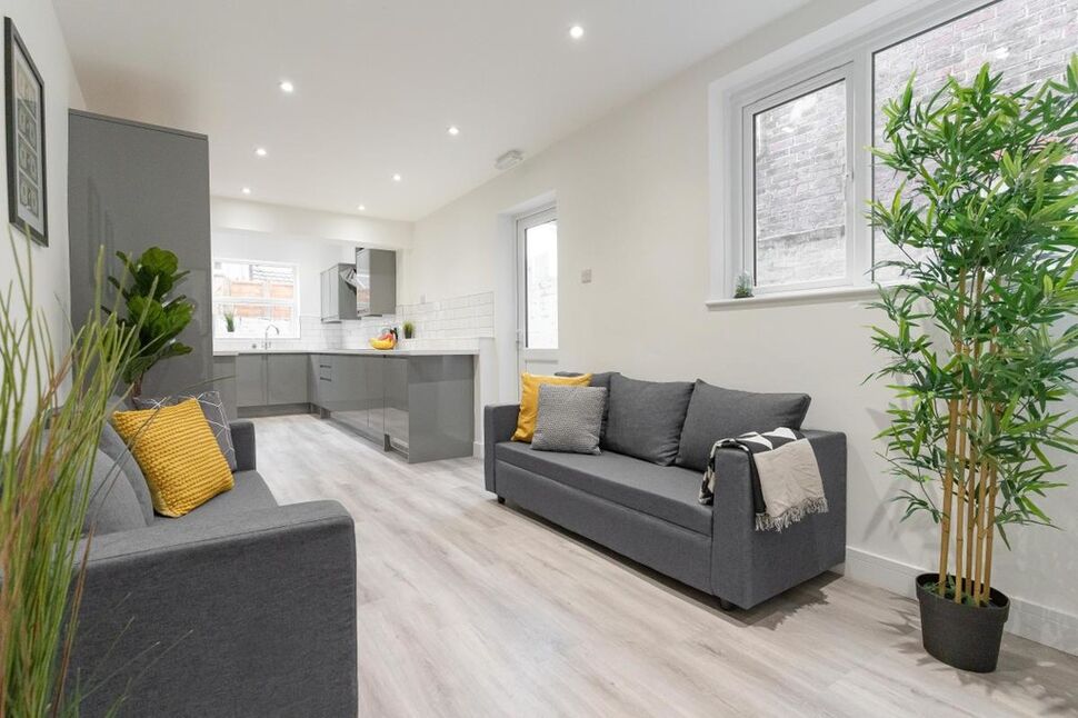 Main image of 7 bedroom Property to rent, Margate Road, Southsea, PO5