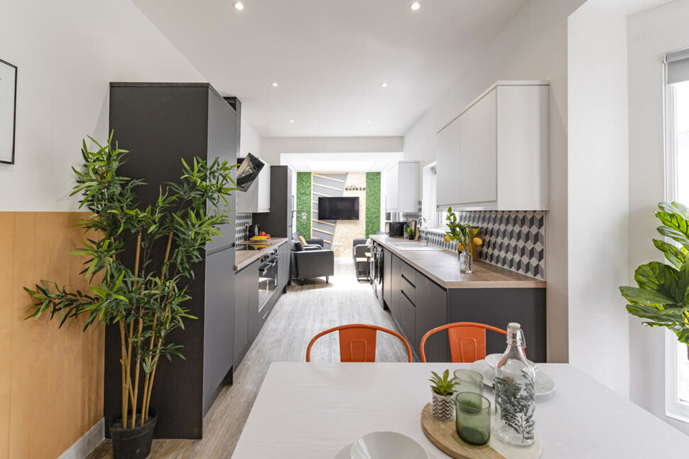 Main image of 7 bedroom Property to rent, Manners Road, Southsea, PO4