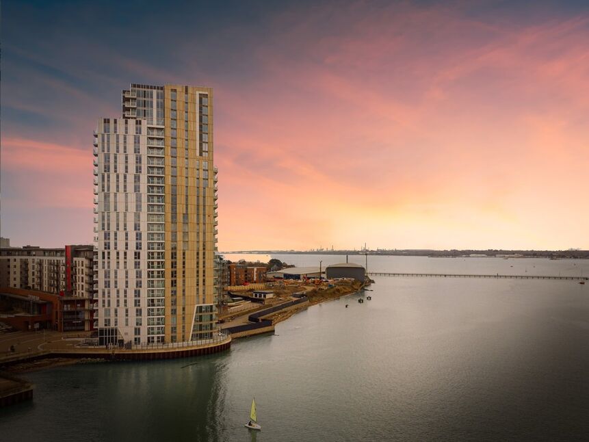 Main image of 2 bedroom Property to rent, Centenary Plaza, Southampton, SO19