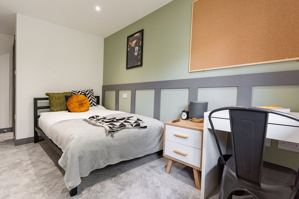 Main image of 6 bedroom Property to rent, Wavell Way, Winchester, SO22