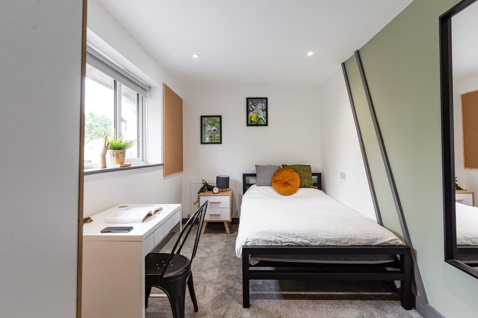 Main image of 6 bedroom Property to rent, Somers Close, Winchester, SO22