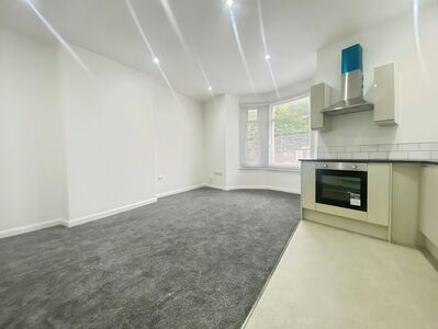 London Road, 3 bedroom  Property to rent, £1,250 pcm