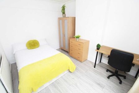 Jessie Road, 5 bedroom  Property to rent, £2,200 pcm