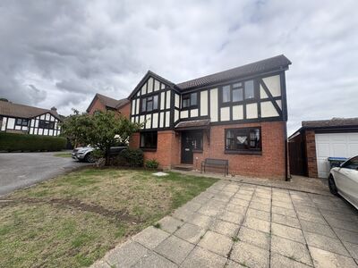 Gray Close, 4 bedroom Detached House to rent, &pound;2,200 pcm
