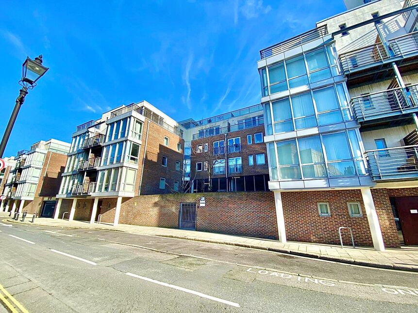 Main image of 2 bedroom Flat to rent, Marlborough House, Cross Street, Hampshire, PO1