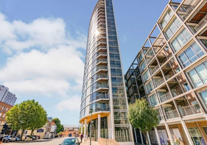 Main image of 2 bedroom Flat to rent, Admiralty Towers, Queen Street, Hampshire, PO1