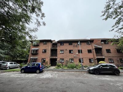Honeywood Close, 1 bedroom Flat to rent, &pound;875 pcm
