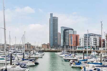 The Hawkins Tower, 2 bedroom Flat to rent, &pound;2,100 pcm