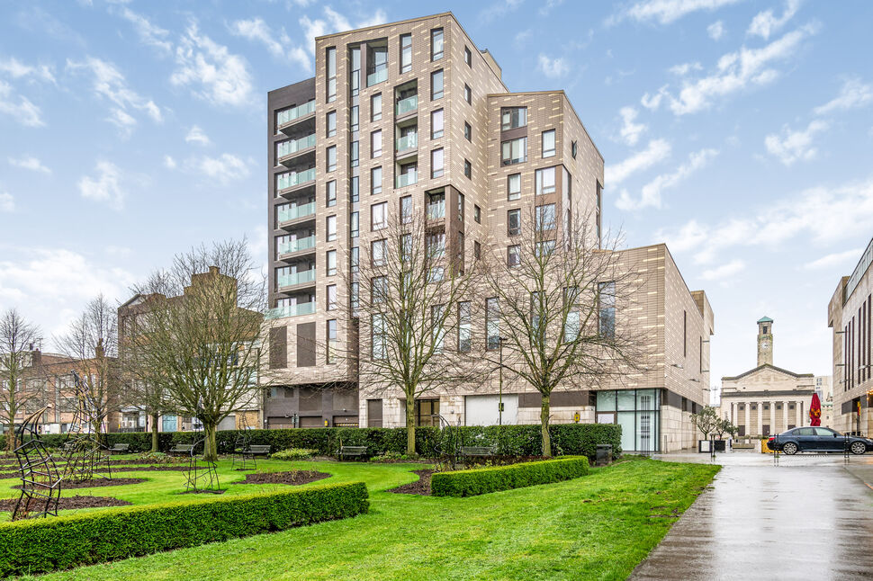 Main image of 2 bedroom Flat to rent, Guildhall Apartments, Park Walk, Southampton, SO14