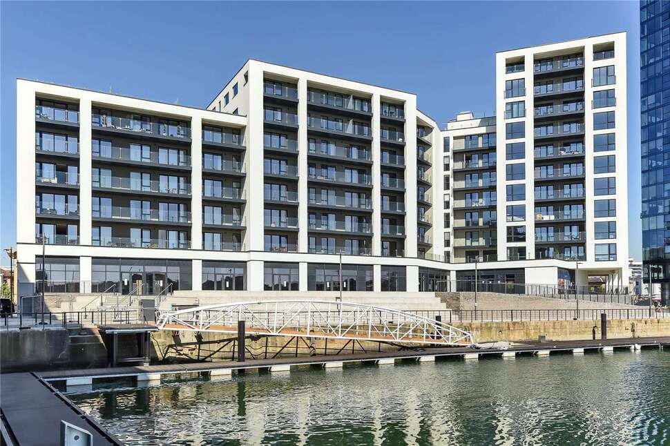 Main image of 2 bedroom  Flat to rent, Maritime Walk, Ocean Village, Southampton, SO14