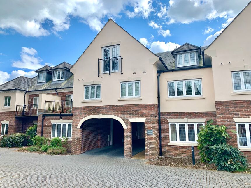 Main image of 2 bedroom  Flat to rent, Heath Road, Locks Heath, Southampton, SO31