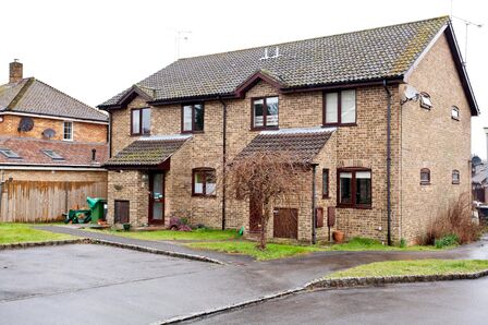 Nightingale Close, 2 bedroom Semi Detached House to rent, &pound;1,225 pcm