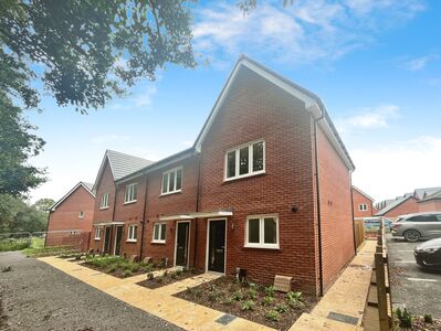 Ragged Robin Close, 2 bedroom End Terrace House to rent, &pound;1,375 pcm