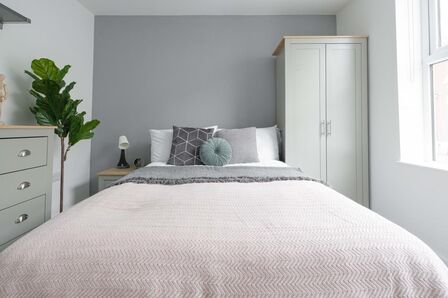 1 bedroom Mid Terrace House to rent