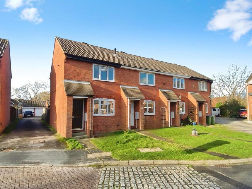 Main image of 2 bedroom Mid Terrace House to rent, Horseshoe Close, Fareham, Hampshire, PO14