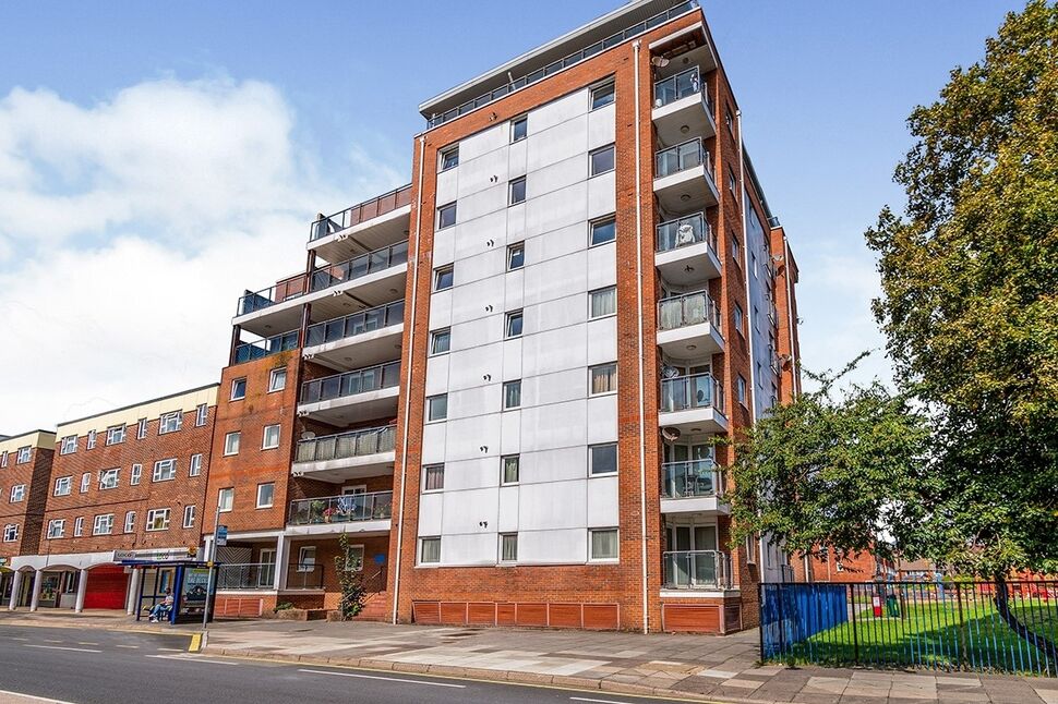 Main image of 2 bedroom Flat to rent, Queen Street, Portsmouth, Hampshire, PO1