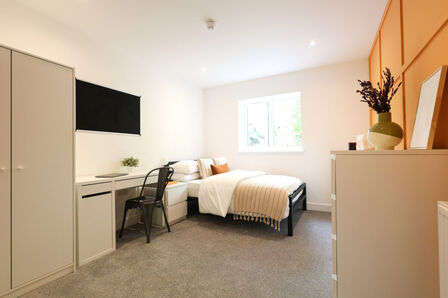 Mid Terrace House to rent