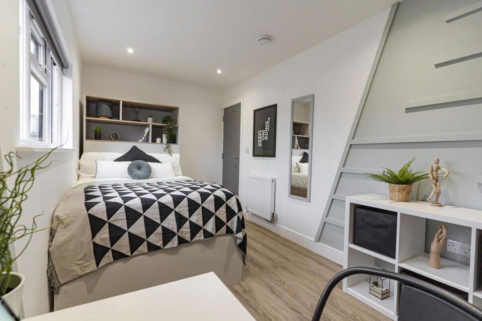 Main image of 6 bedroom House to rent, Cumberland Street, Portsmouth, Hampshire, PO1