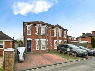 Whites Road, 1 bedroom Semi Detached Property to rent, &pound;595 pcm