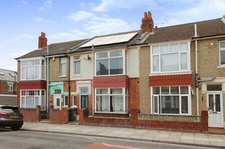 Hollam Road, 3 bedroom Mid Terrace House to rent, &pound;1,750 pcm