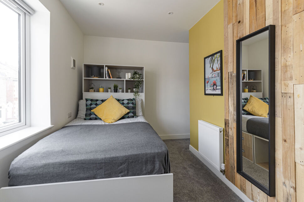 Main image of 6 bedroom House to rent, Montgomerie Road, Southsea, Hampshire, PO5
